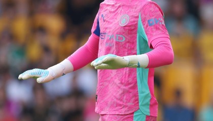 特拉福德：我是在农场长大的，守门有时和务农很像